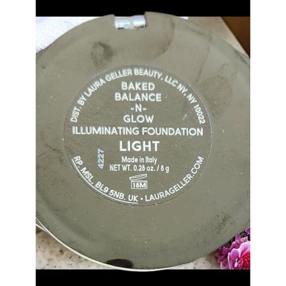 Laura Geller Baked Balance -N- Glow illuminating Foundation Light 0.28 oz/8g - Picture 3 of 3